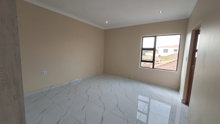 4 Bedroom Property for Sale in Blue Hills AH Gauteng