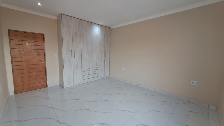 4 Bedroom Property for Sale in Blue Hills AH Gauteng