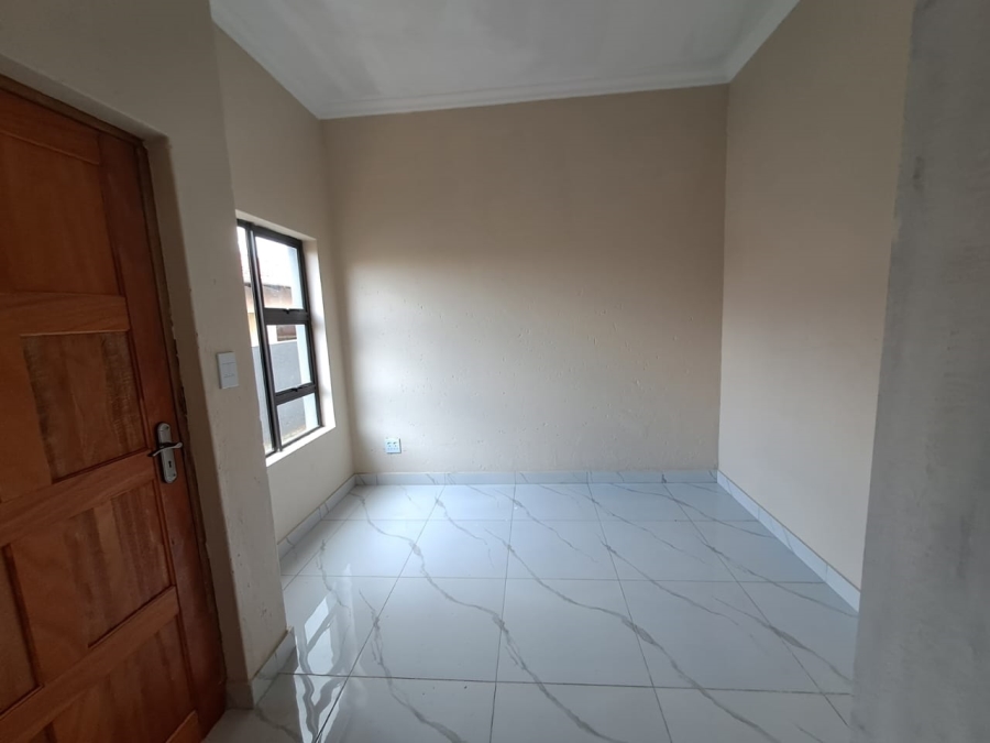 4 Bedroom Property for Sale in Blue Hills AH Gauteng