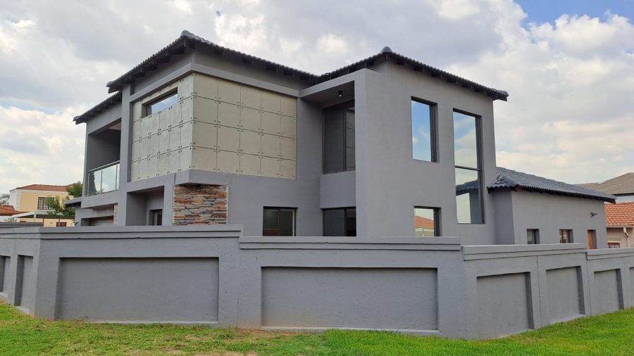 4 Bedroom Property for Sale in Blue Hills AH Gauteng