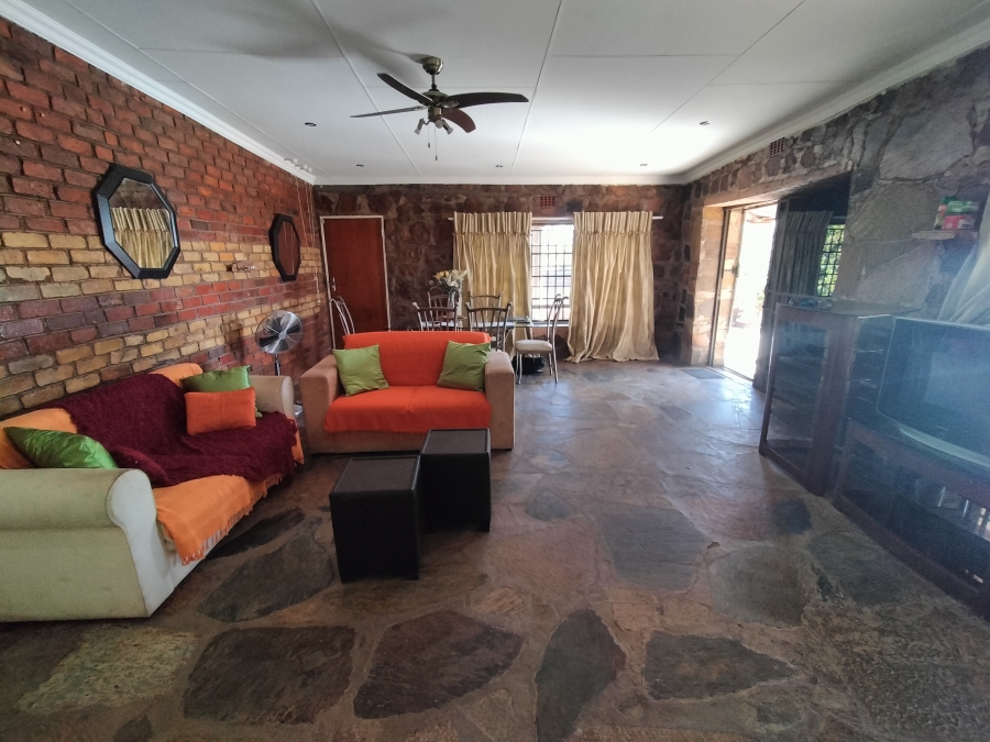5 Bedroom Property for Sale in Onderstepoort Gauteng