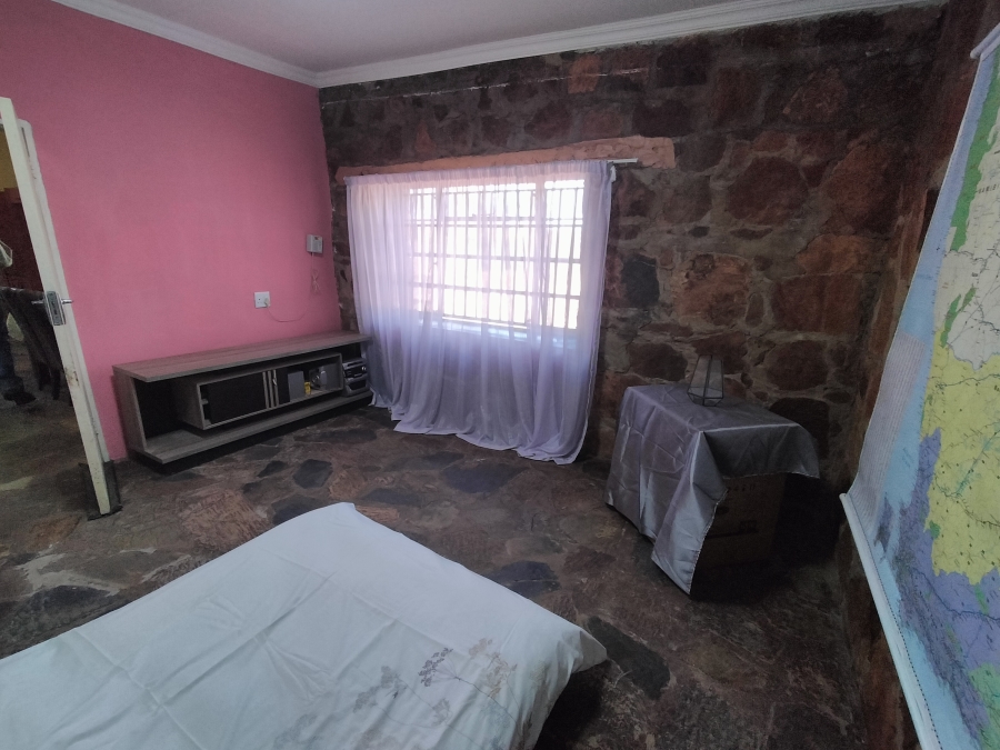 5 Bedroom Property for Sale in Onderstepoort Gauteng