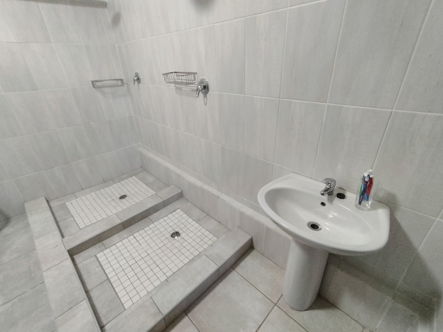 5 Bedroom Property for Sale in Onderstepoort Gauteng