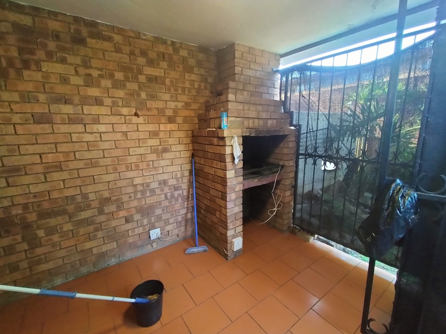 2 Bedroom Property for Sale in Pretoria North Gauteng