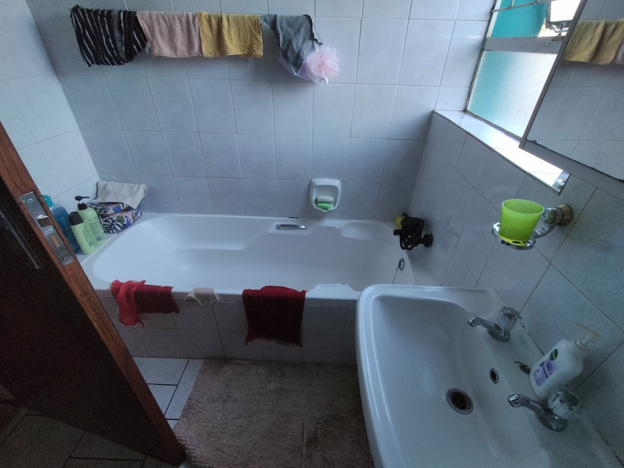 2 Bedroom Property for Sale in Pretoria North Gauteng