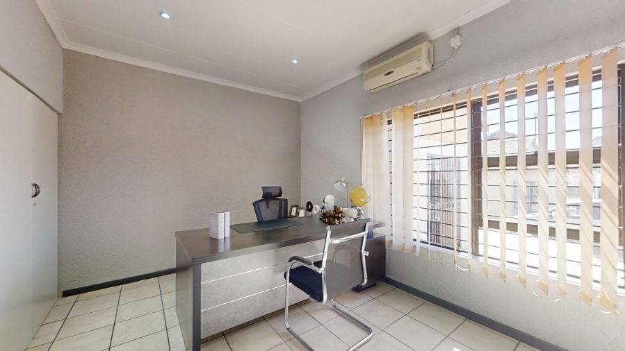 Commercial Property for Sale in Farrar Park Gauteng