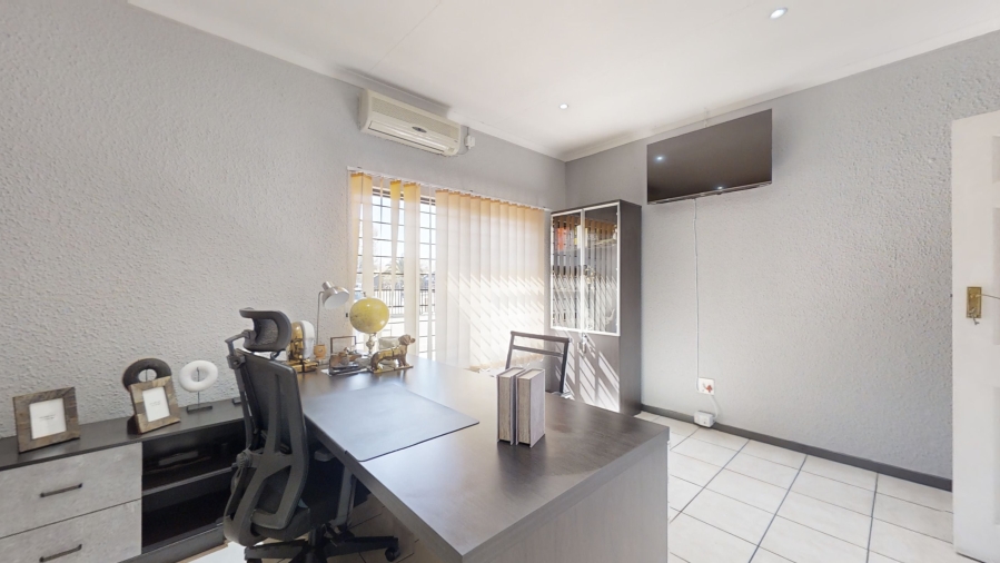 Commercial Property for Sale in Farrar Park Gauteng