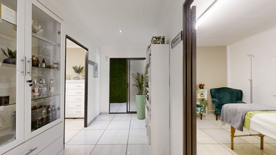 Commercial Property for Sale in Farrar Park Gauteng