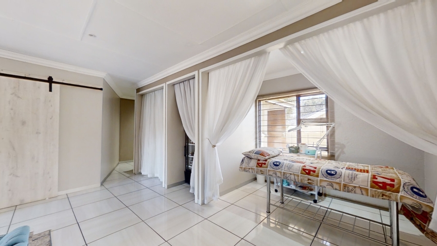 Commercial Property for Sale in Farrar Park Gauteng