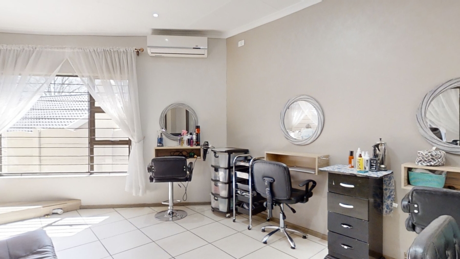 Commercial Property for Sale in Farrar Park Gauteng