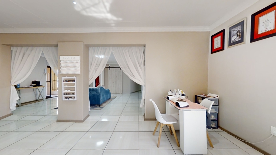 Commercial Property for Sale in Farrar Park Gauteng