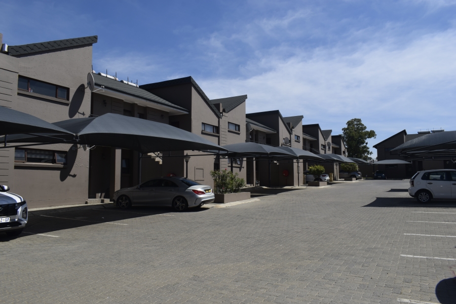 2 Bedroom Property for Sale in Helderwyk Gauteng