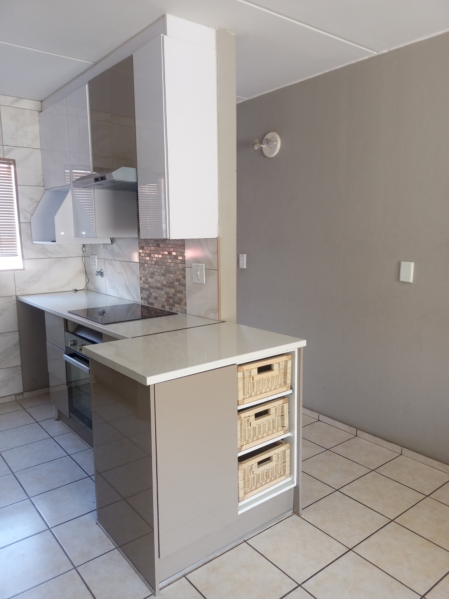 2 Bedroom Property for Sale in Crystal Park Gauteng