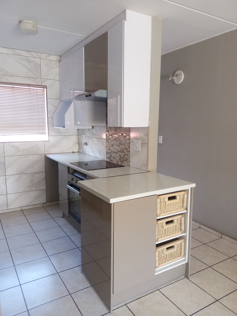 2 Bedroom Property for Sale in Crystal Park Gauteng
