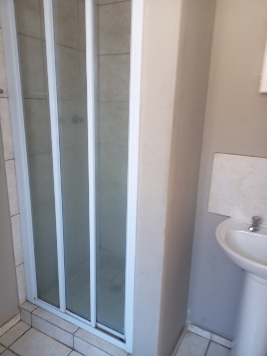 2 Bedroom Property for Sale in Crystal Park Gauteng