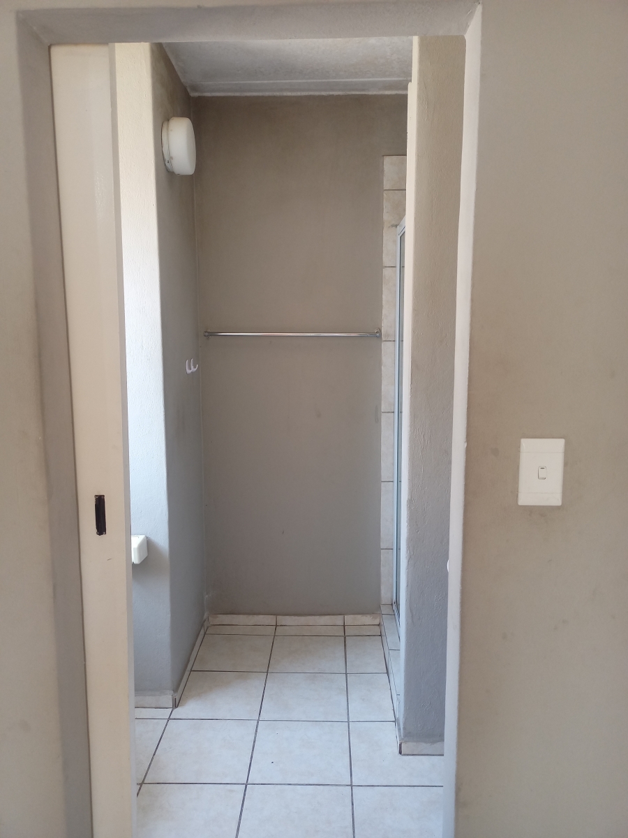 2 Bedroom Property for Sale in Crystal Park Gauteng