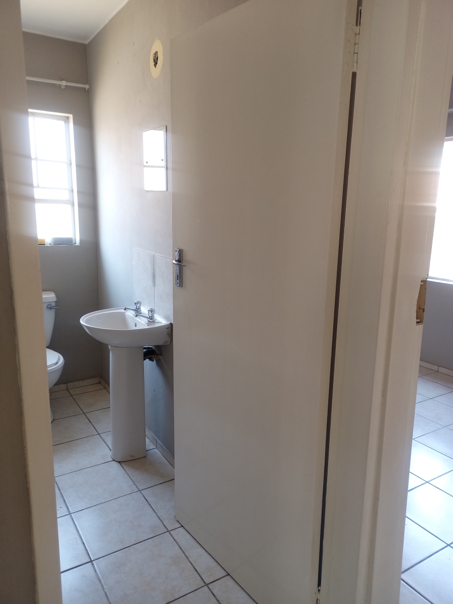 2 Bedroom Property for Sale in Crystal Park Gauteng
