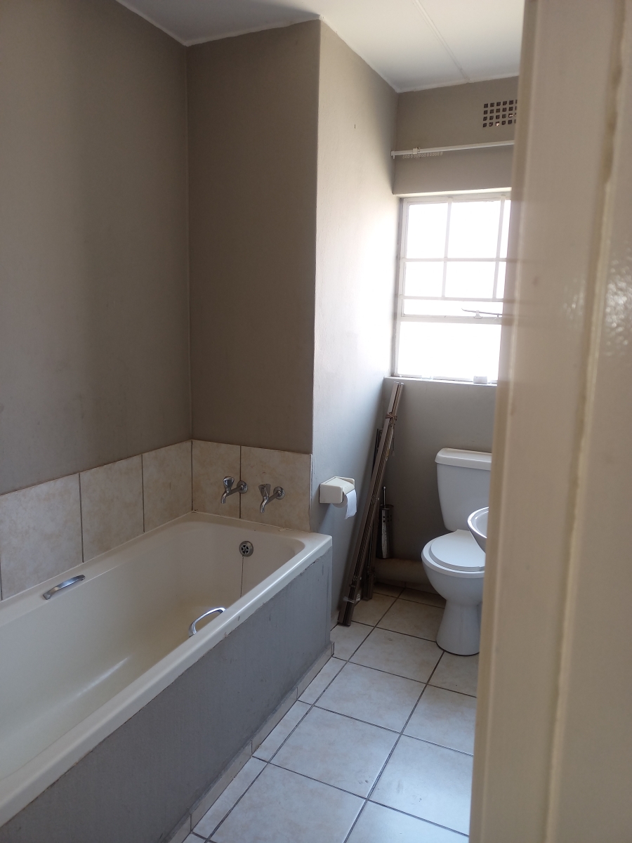2 Bedroom Property for Sale in Crystal Park Gauteng
