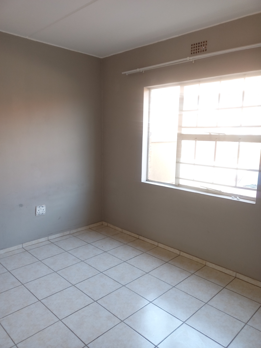 2 Bedroom Property for Sale in Crystal Park Gauteng