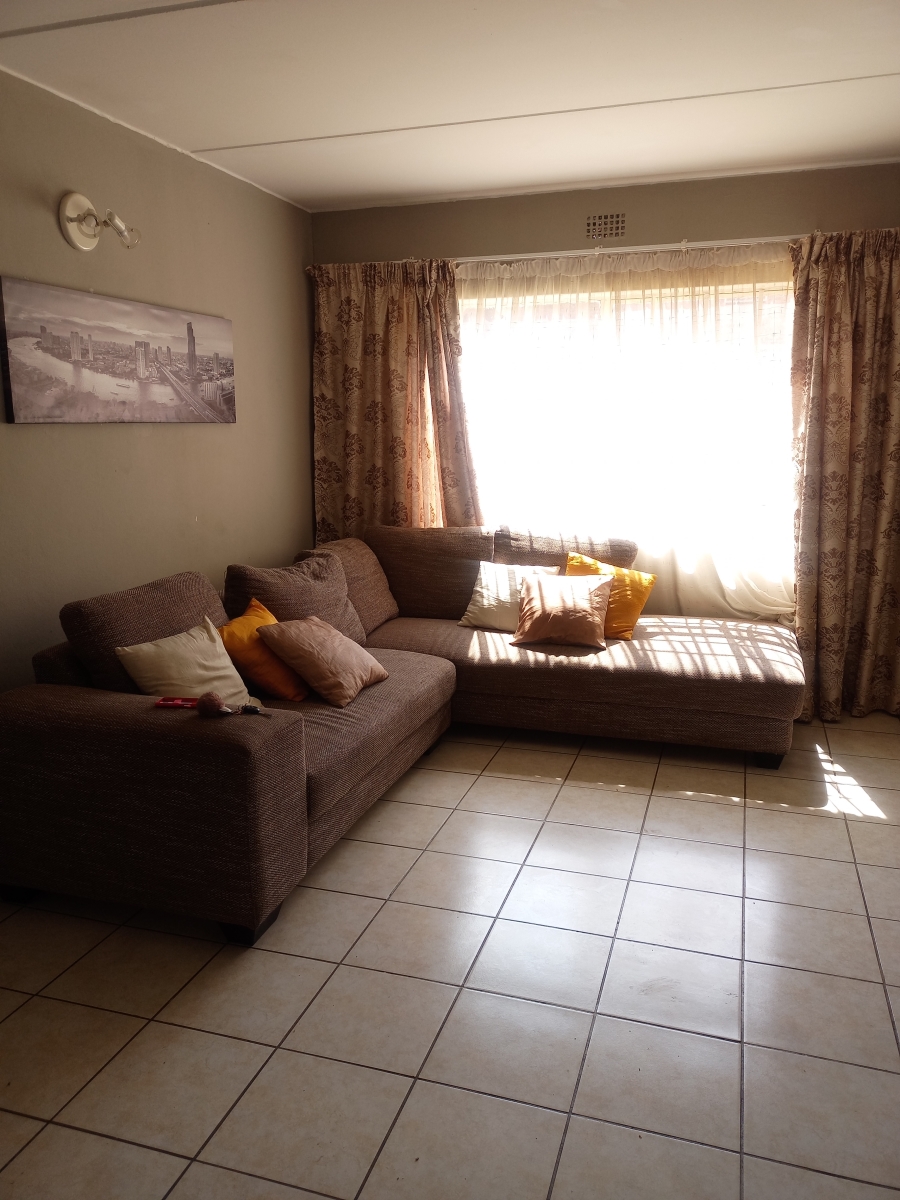 2 Bedroom Property for Sale in Crystal Park Gauteng