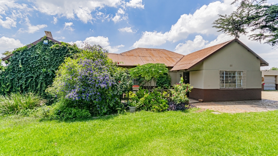 4 Bedroom Property for Sale in Hartzenbergfontein Gauteng