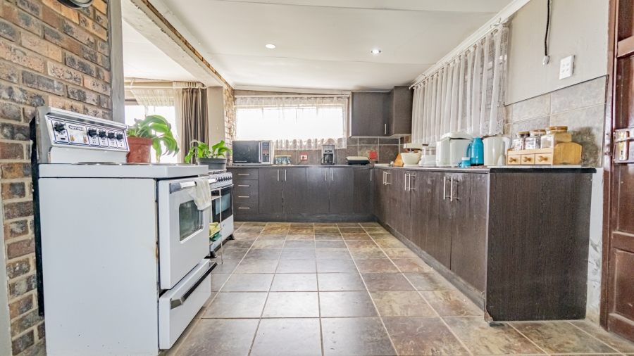 10 Bedroom Property for Sale in Eikenhof Gauteng