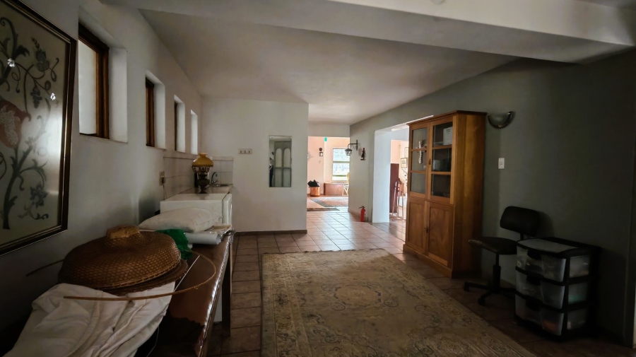 5 Bedroom Property for Sale in Unitas Park Gauteng