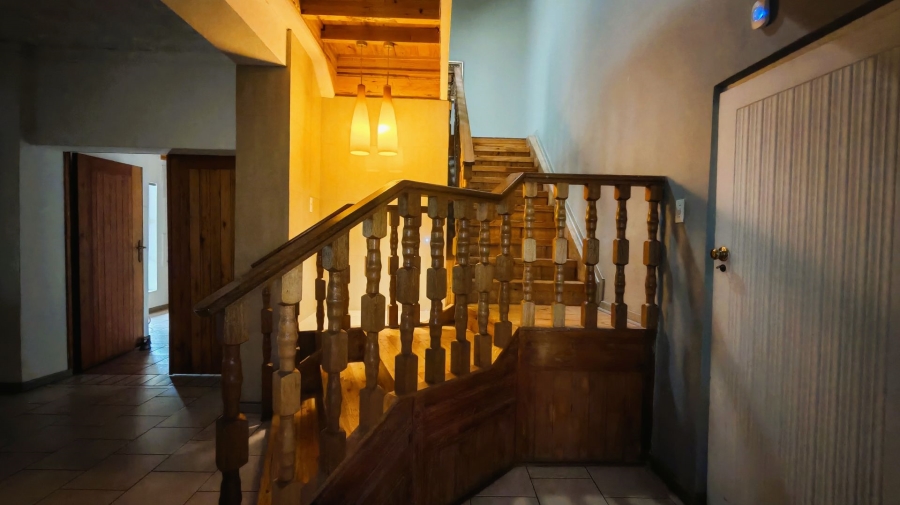 5 Bedroom Property for Sale in Unitas Park Gauteng