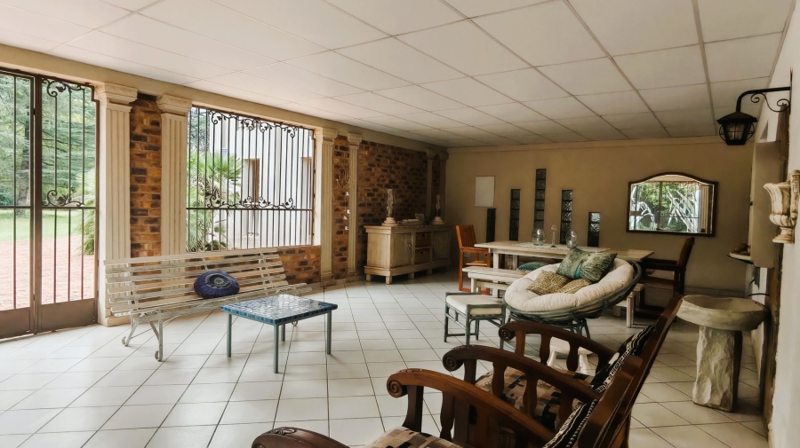 5 Bedroom Property for Sale in Unitas Park Gauteng