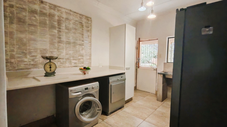 5 Bedroom Property for Sale in Unitas Park Gauteng