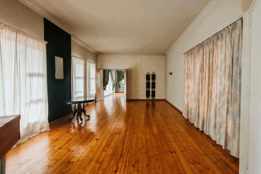 5 Bedroom Property for Sale in Unitas Park Gauteng