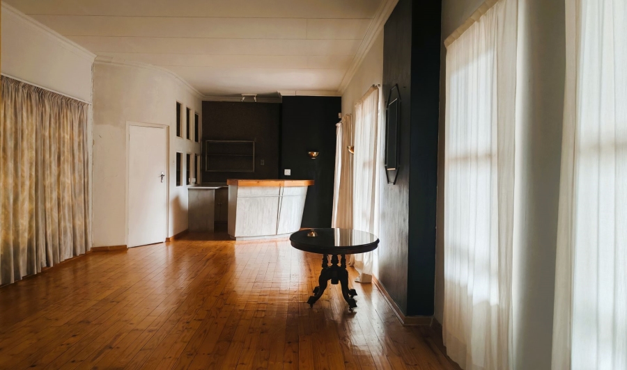 5 Bedroom Property for Sale in Unitas Park Gauteng