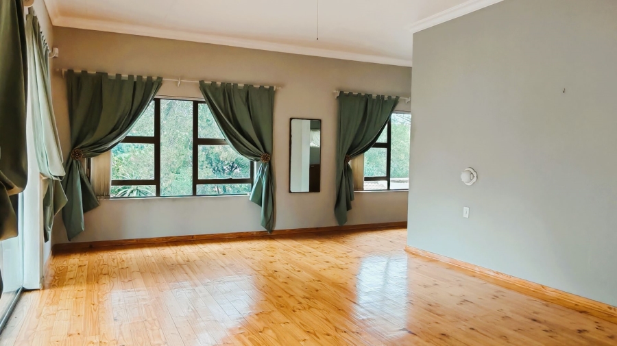 5 Bedroom Property for Sale in Unitas Park Gauteng