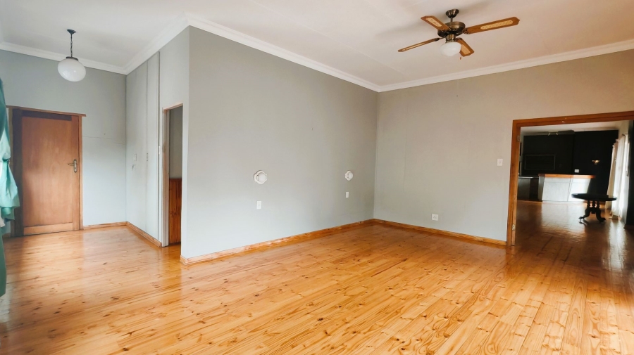 5 Bedroom Property for Sale in Unitas Park Gauteng