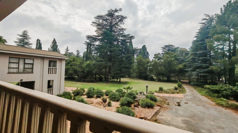 5 Bedroom Property for Sale in Unitas Park Gauteng