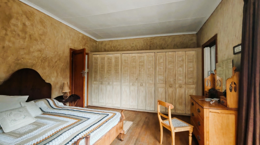 5 Bedroom Property for Sale in Unitas Park Gauteng