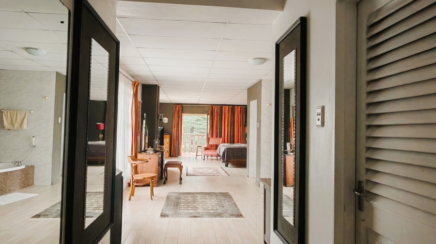 5 Bedroom Property for Sale in Unitas Park Gauteng