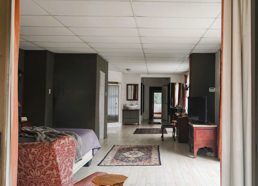 5 Bedroom Property for Sale in Unitas Park Gauteng