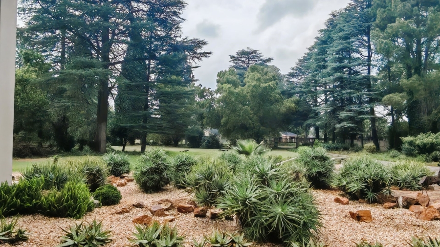 5 Bedroom Property for Sale in Unitas Park Gauteng