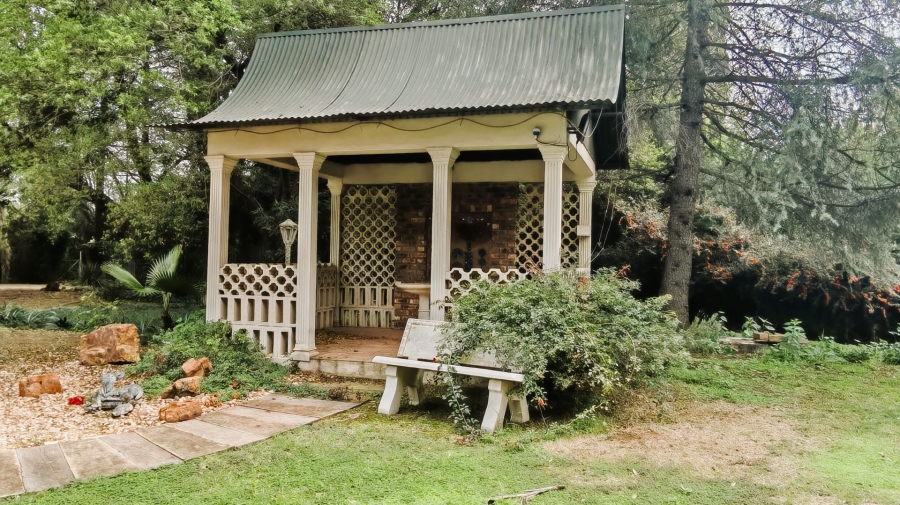 5 Bedroom Property for Sale in Unitas Park Gauteng