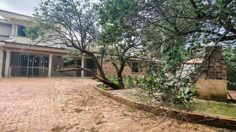 5 Bedroom Property for Sale in Unitas Park Gauteng