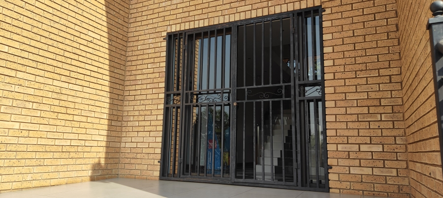 To Let commercial Property for Rent in Eldoraigne Gauteng