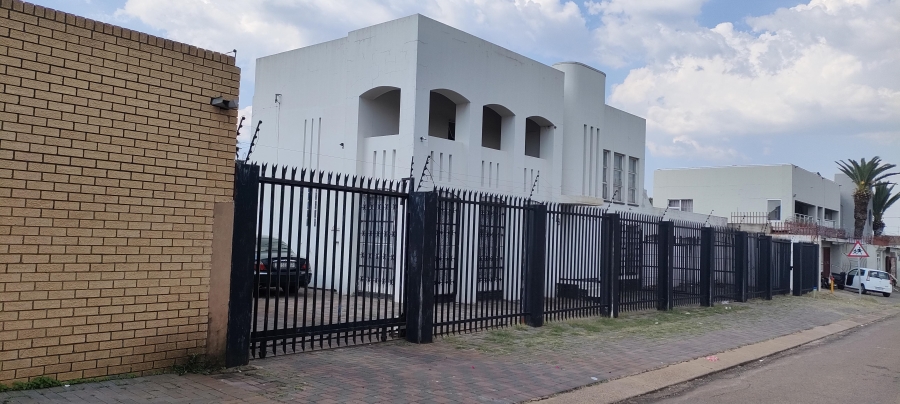7 Bedroom Property for Sale in Laudium Gauteng