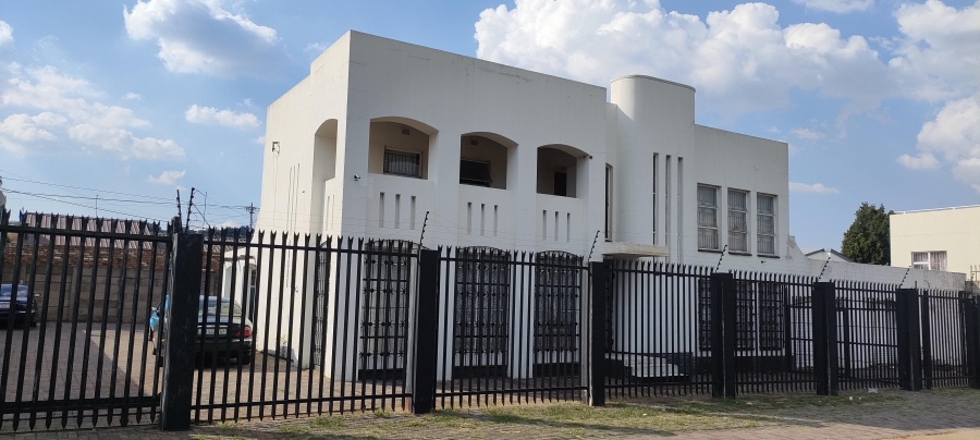 7 Bedroom Property for Sale in Laudium Gauteng