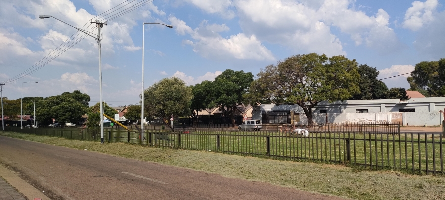 7 Bedroom Property for Sale in Laudium Gauteng