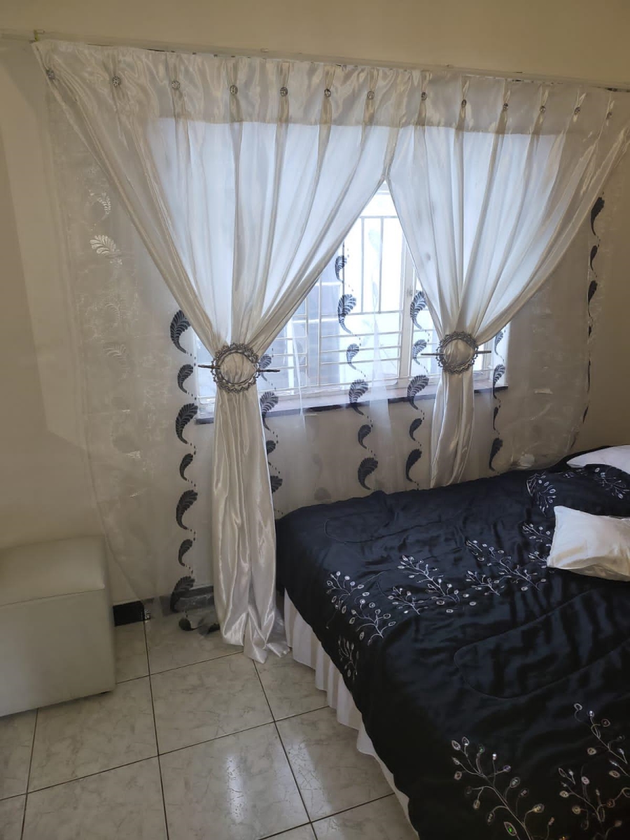 7 Bedroom Property for Sale in Laudium Gauteng