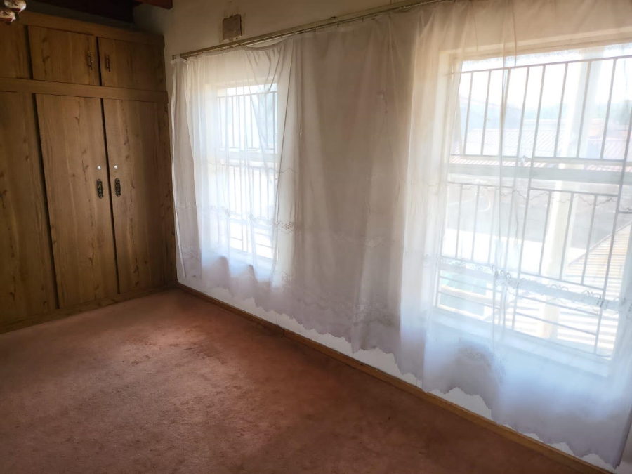 7 Bedroom Property for Sale in Laudium Gauteng