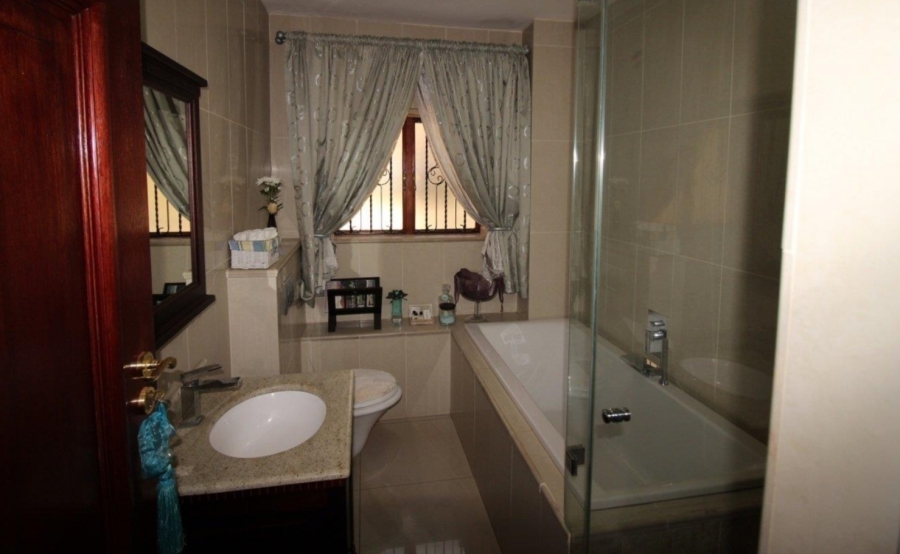 5 Bedroom Property for Sale in Florauna Gauteng