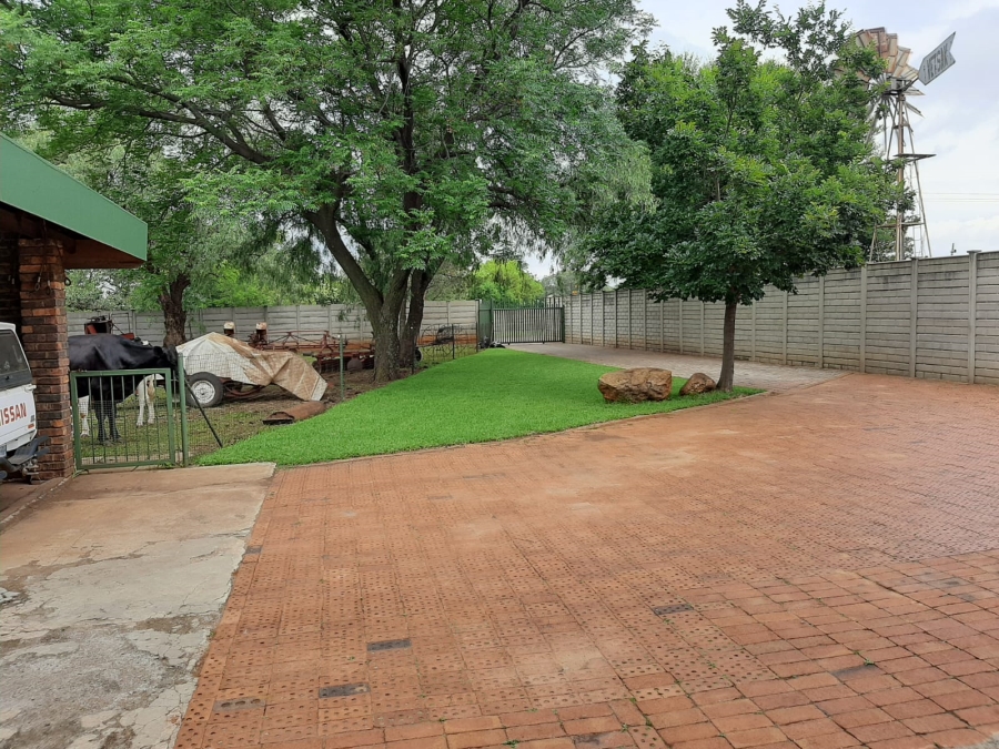 3 Bedroom Property for Sale in Mantevrede Gauteng