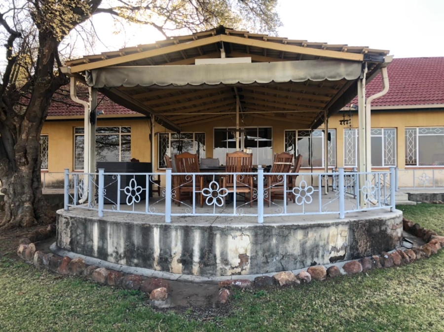 5 Bedroom Property for Sale in Hekpoort Gauteng